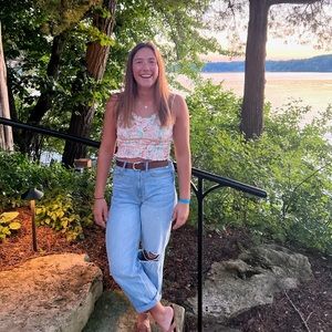 Meet your Posher, Suzanne